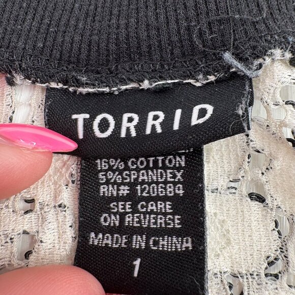 Torrid Womens Lace Floral Short Sleeve Top Black‎ & White Size 1 - Picture 2 of 5